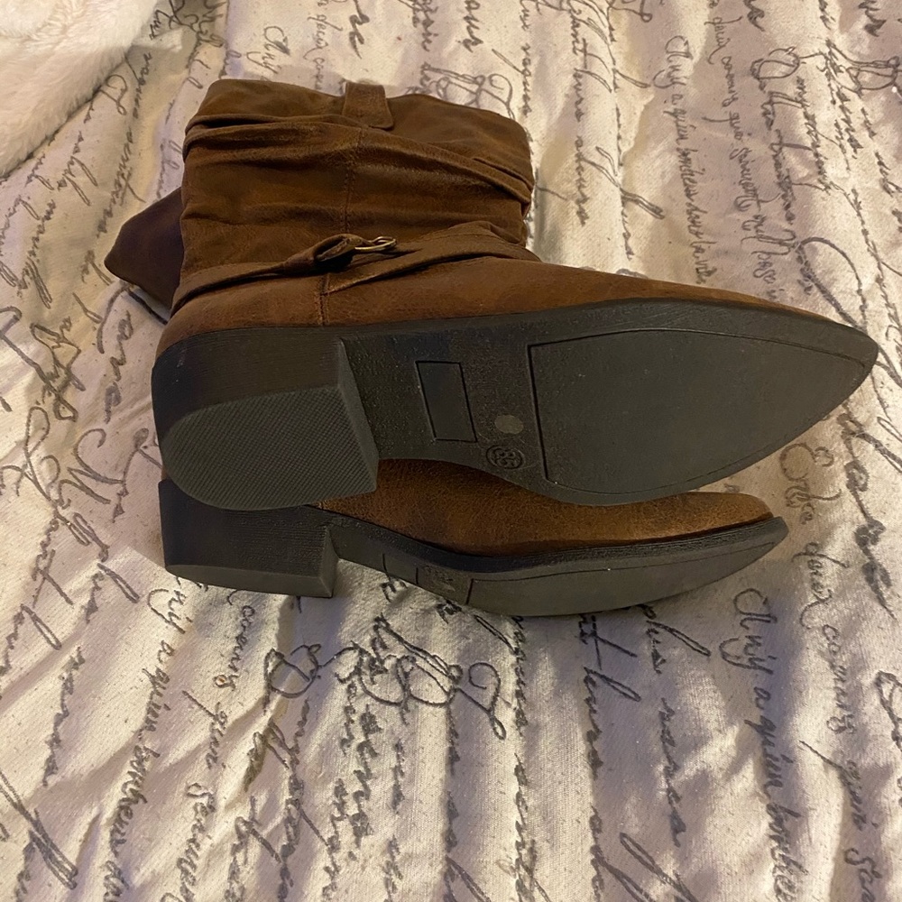 Size 8.5 boots